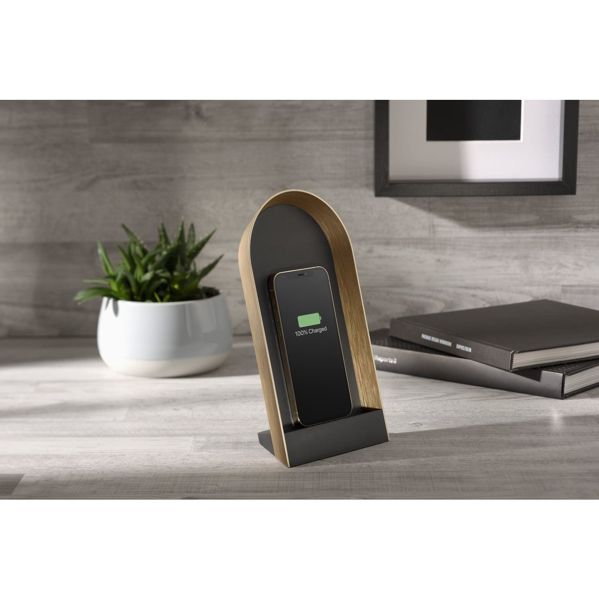 Wireless charging stand and decorative object with an ethereal design